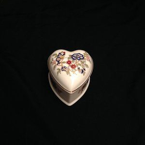 Royal Tara Bone China Heart  Lidded Trinket Box